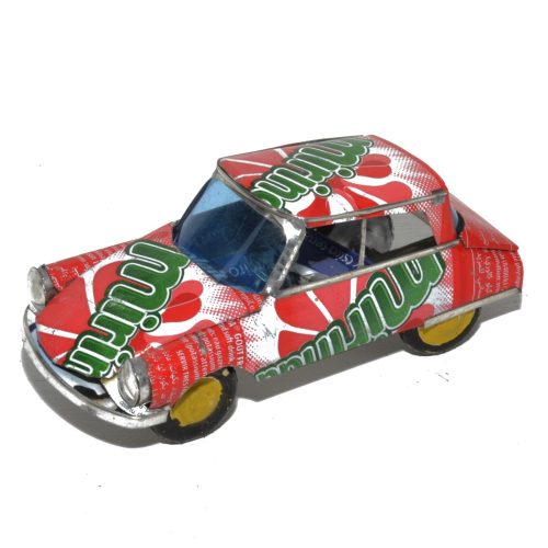 Voiture métal recyclé Madagascar