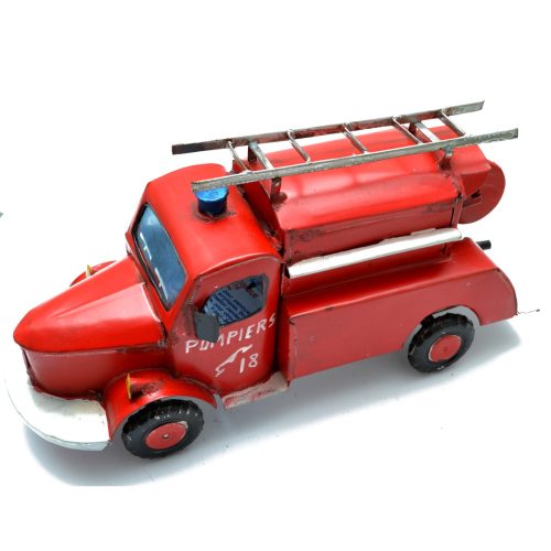 Camion de pompier en canette recyclé
